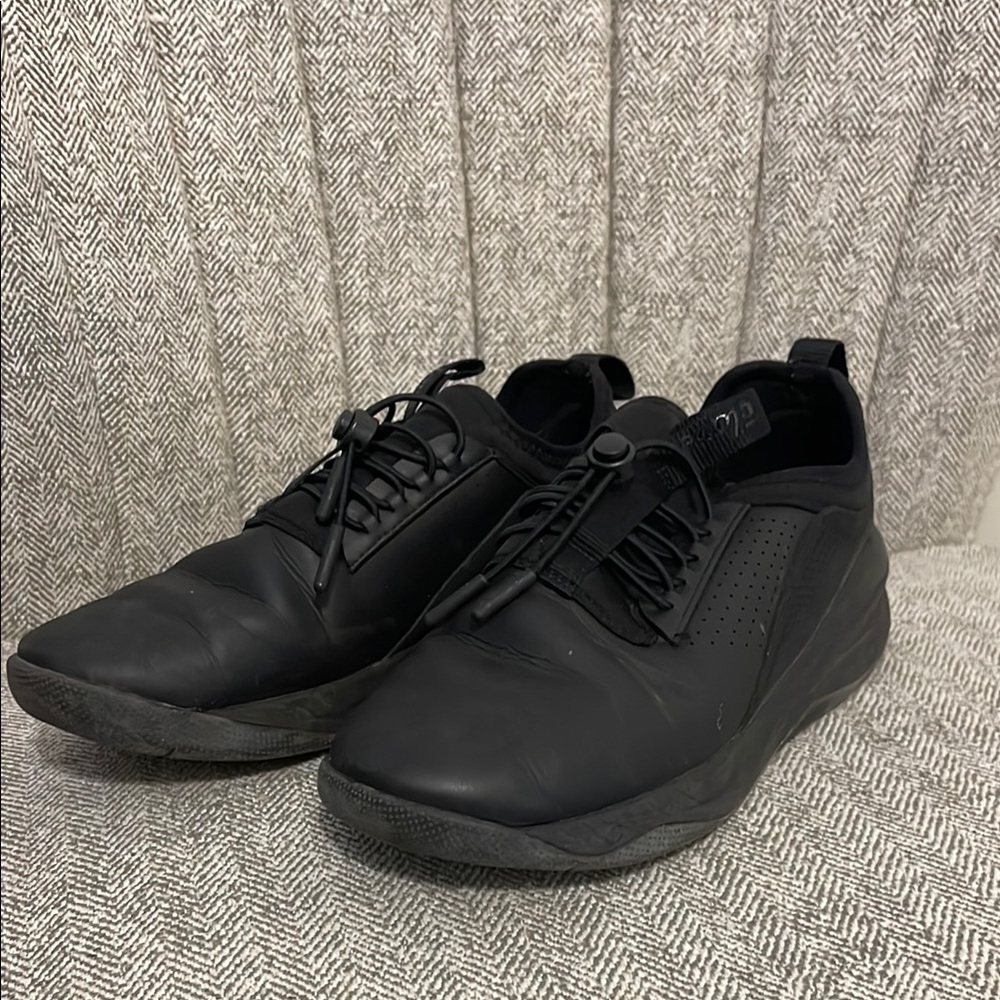 Clove Black Athletic Shoes